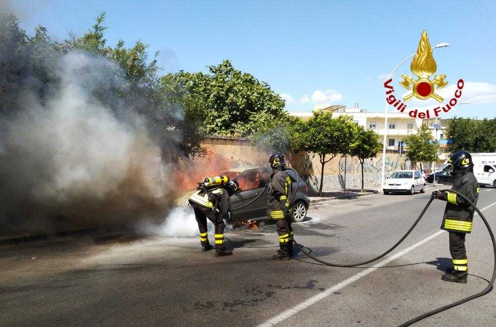 auto-in-fiamme-in-marcia-pirri