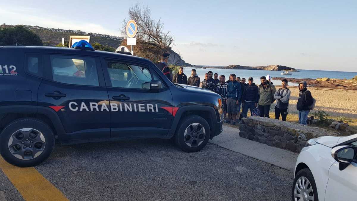 Clandestini-porto-pino-3