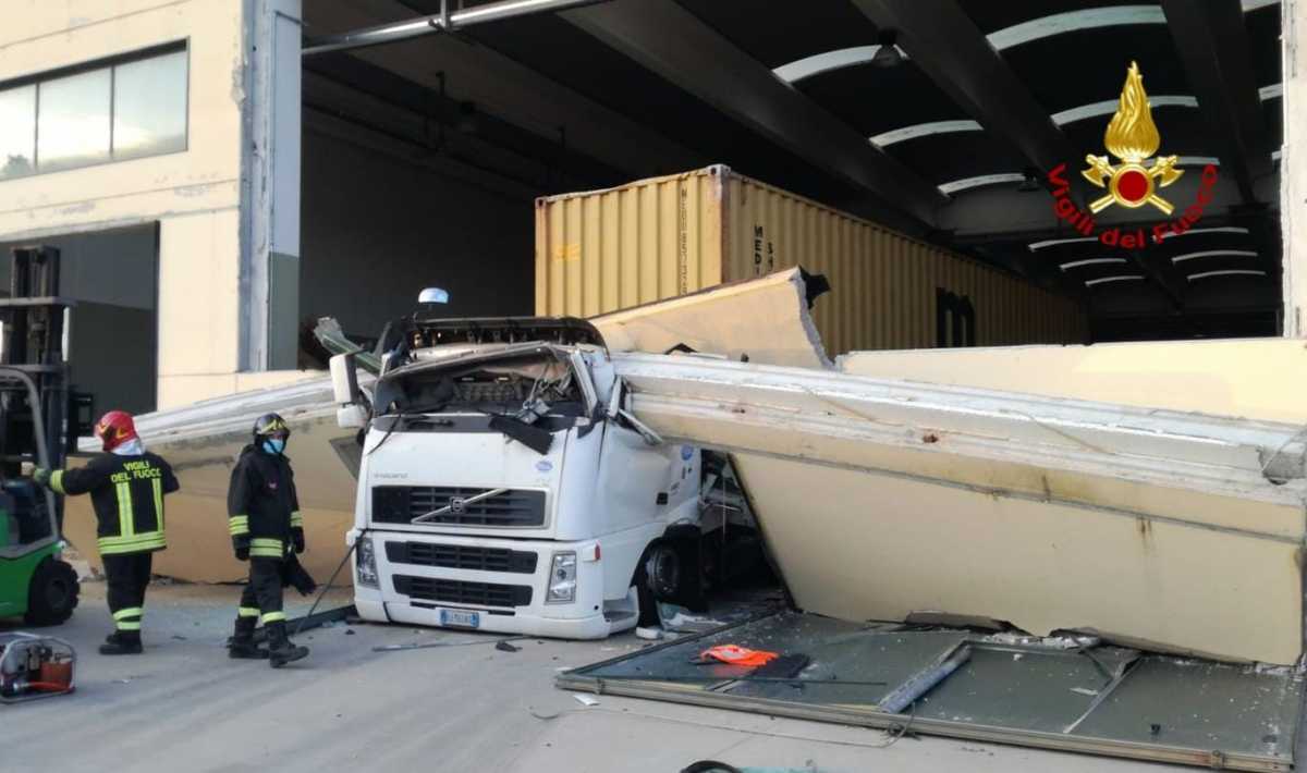 trave-cade-su-camion