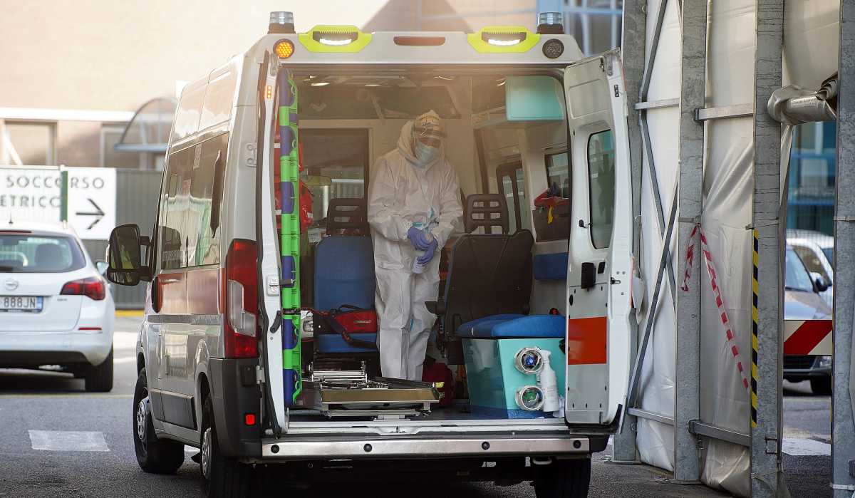 interno-ambulanza-morto