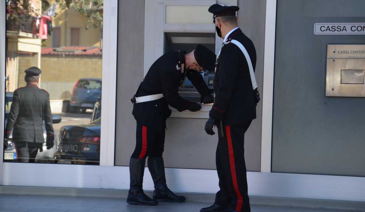 carabinieri-postamat