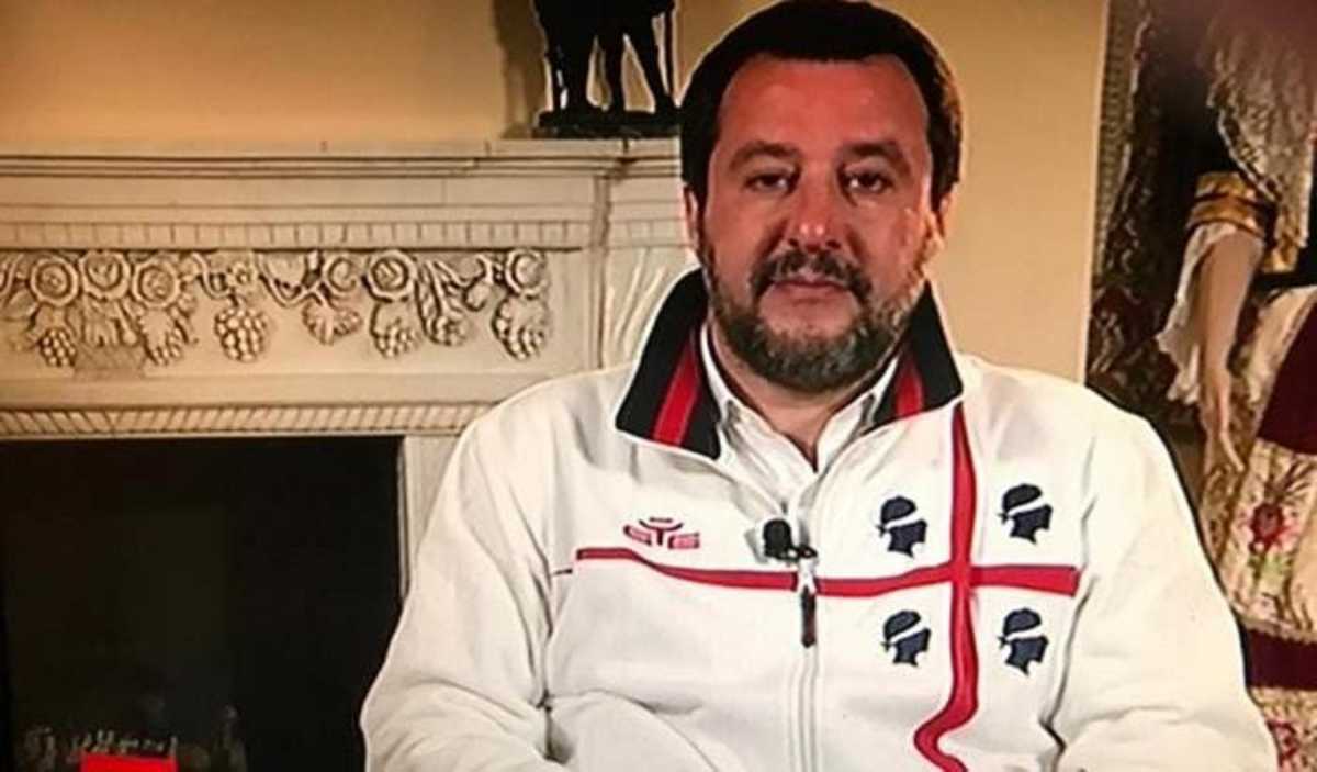 Salvini-felpa-sardegna