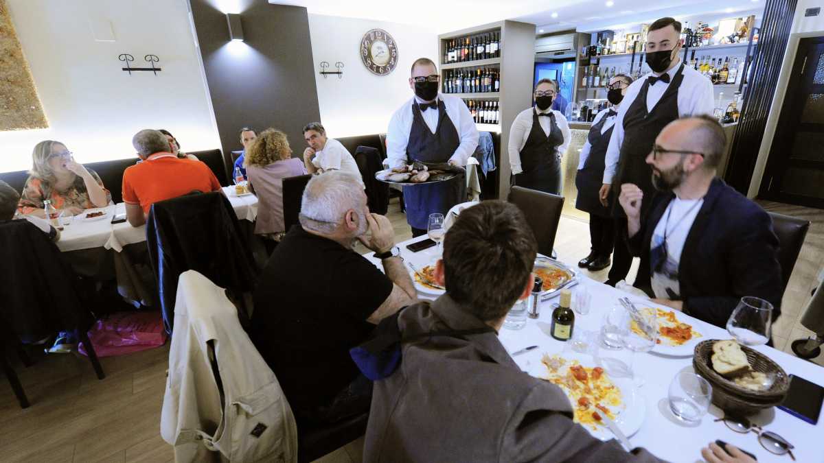 commensali-tavola