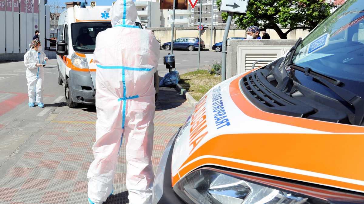 Gente-in-ambulanza-