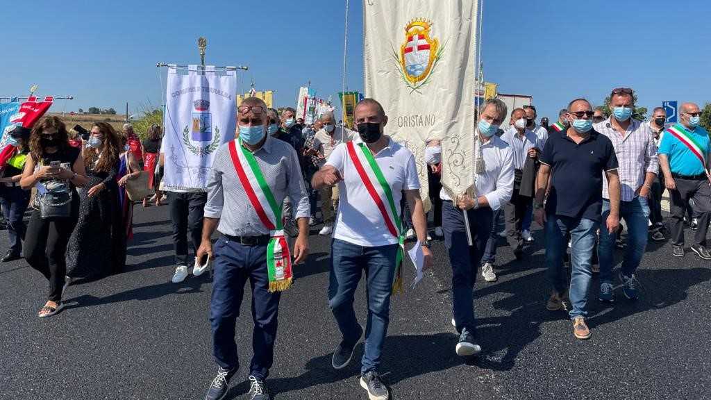 un-momento-della-manifestazione-per-la-sanita-sulla-131