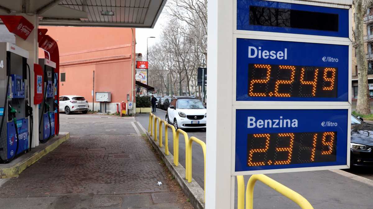 Caro-benzina-nulla-di-fatto-dallincontro-col-governo
