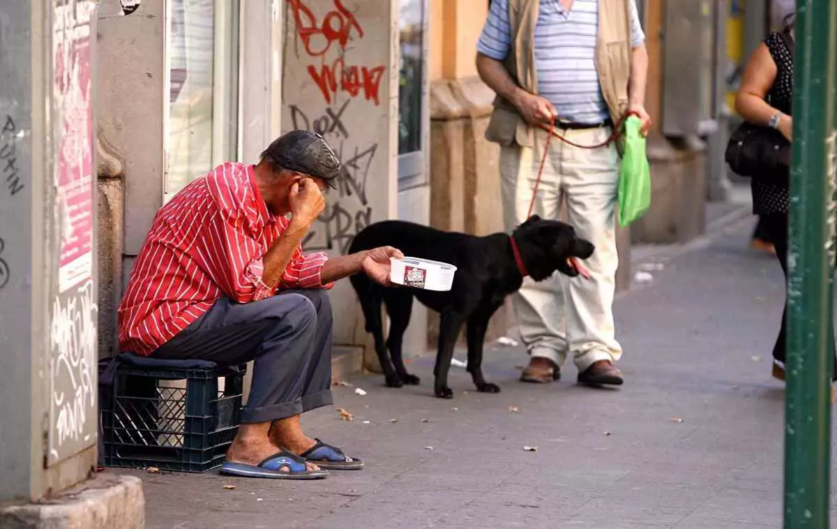 YouTG.NET - Povertà, tracollo per l'Isola: incidenza del 20 per cento nel  2022