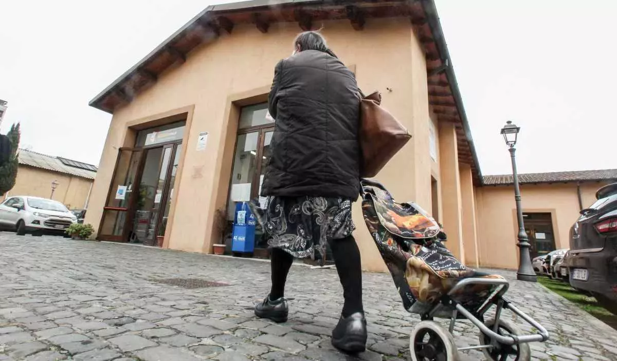 YouTG.NET - Povertà costante per le famiglie sarde: "Il 69,3% non riesce a  mettere risparmi da parte"