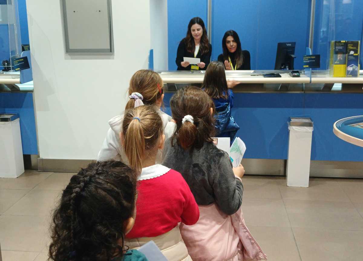 Un Momento Della Visita Dei Piccoli Alunni Nellufficio Postale Di Via Biasi A Cagliari 3 Un-momento-della-visita-dei-piccoli-alunni-nellufficio-postale-di-via-Biasi-a-Cagliari-3