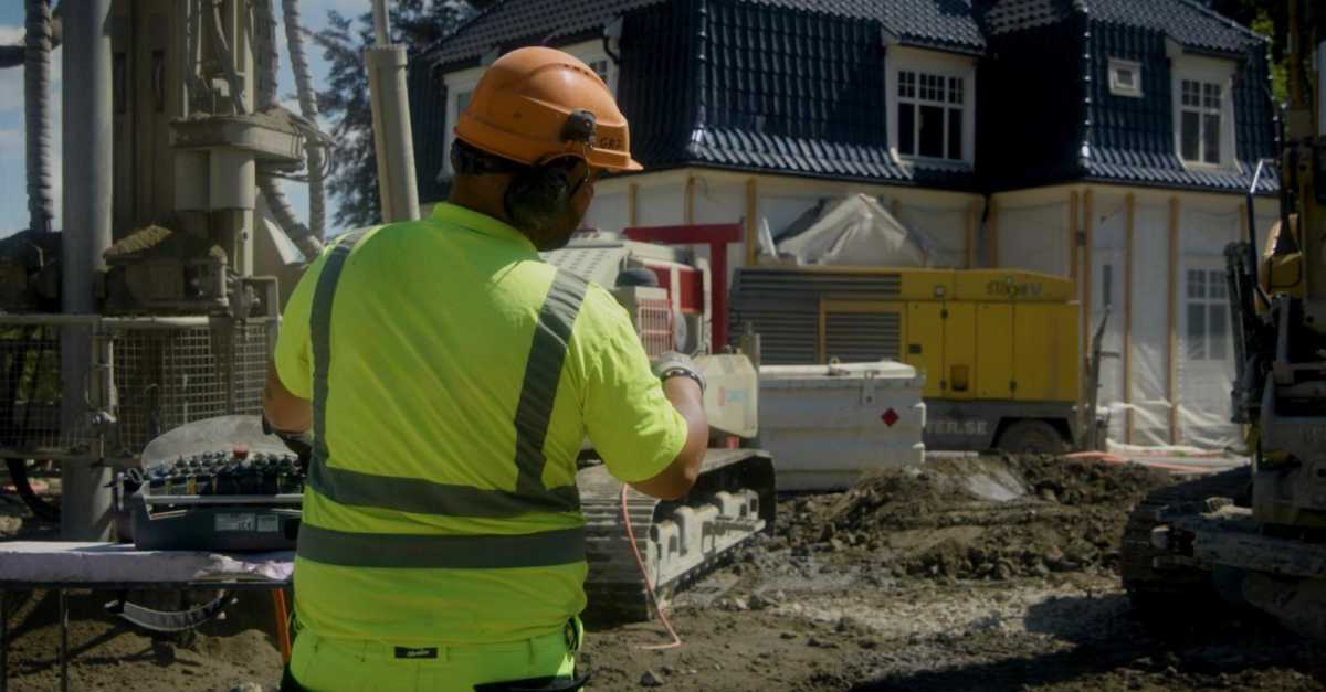 Foto Simbolo Operaio Al Lavoro foto-simbolo-operaio-al-lavoro