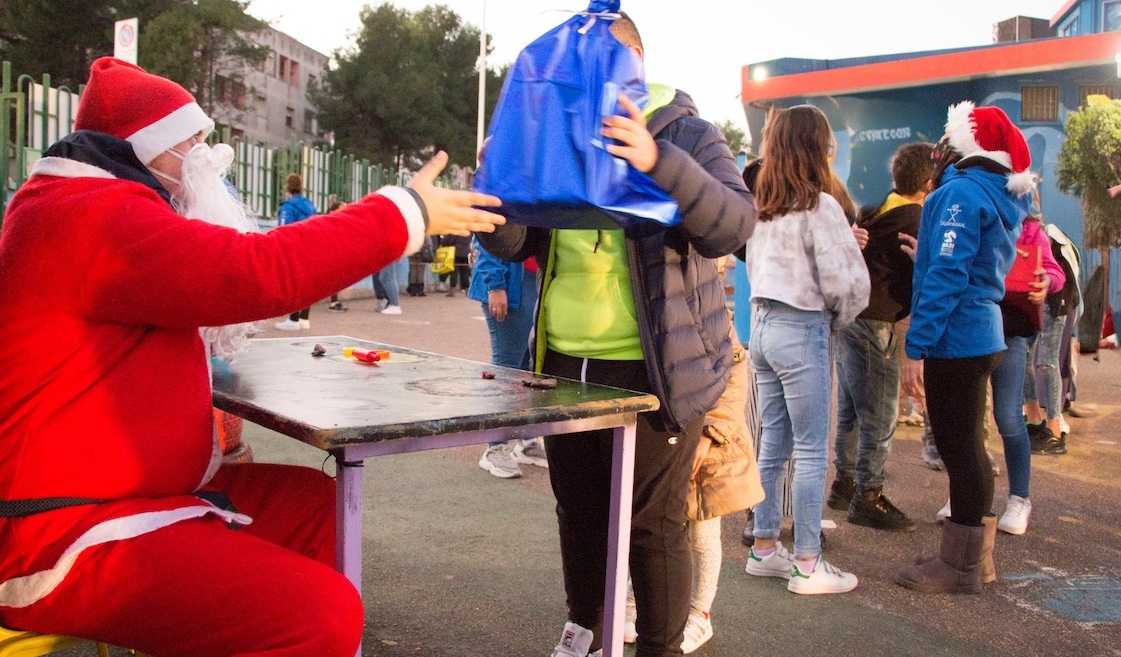 Babbo-Natale-consegna-regali-1