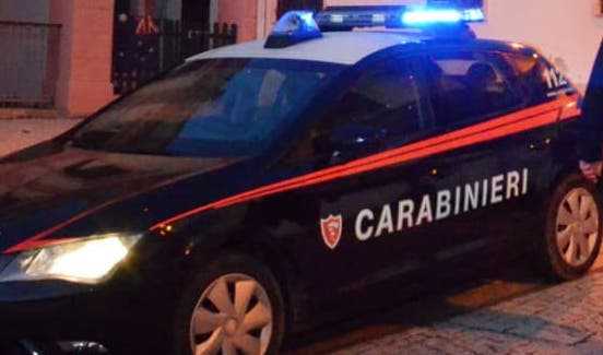 dettaglio-auto-carabinieri-in-paese