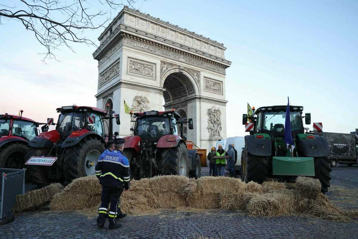 paris-arc-de-triomphe-