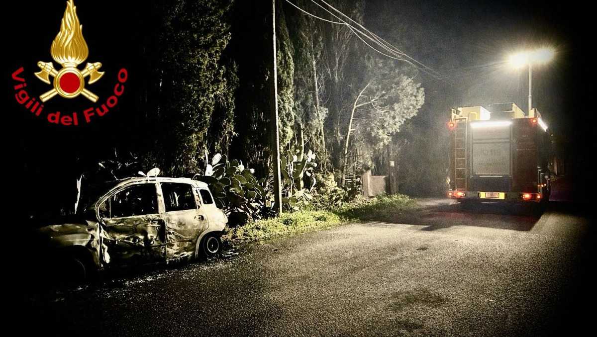 auto-bruciata-assemini