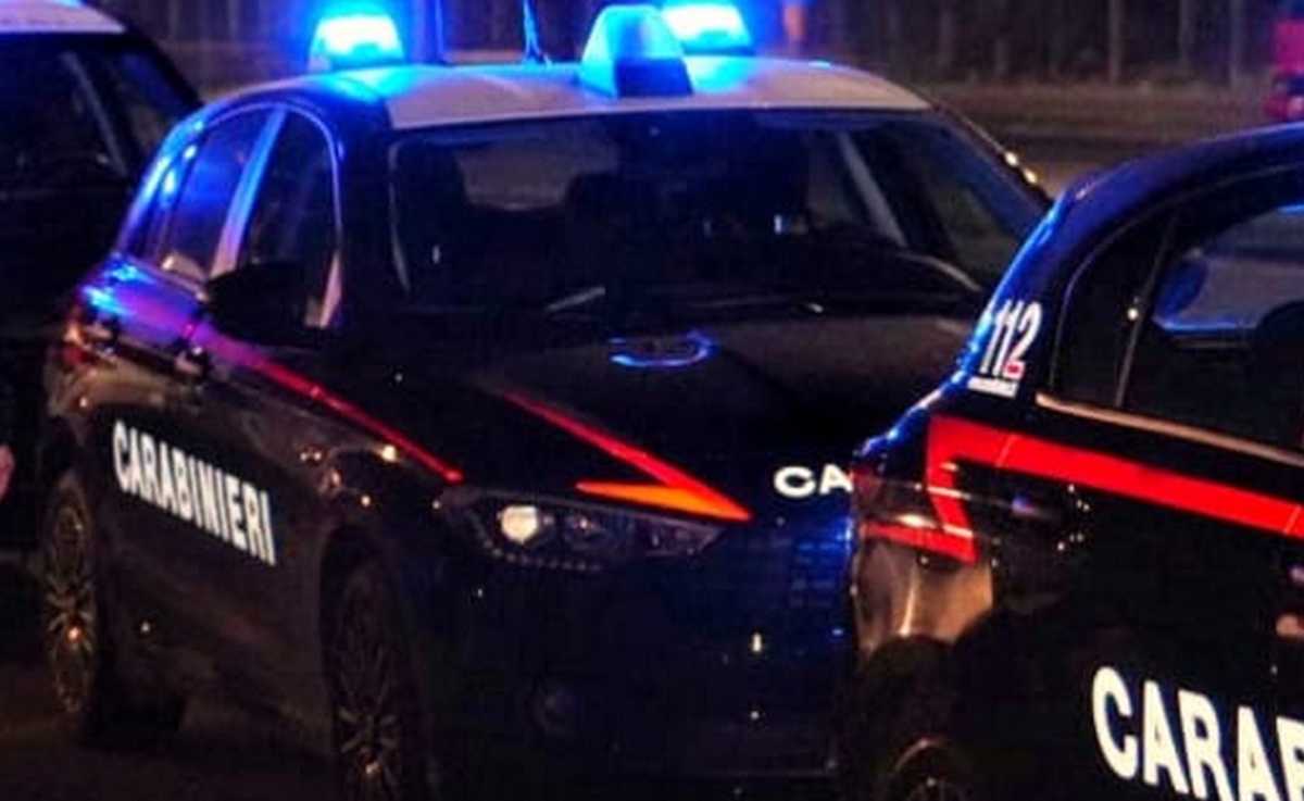 auto-carabinieri-in-fila