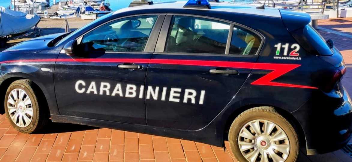 carabinieri-lato-auto