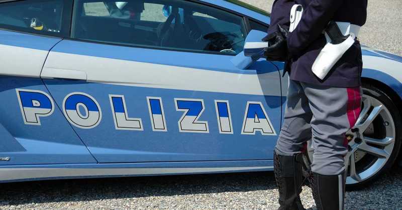 5ac48d06b5c61 Polizia-lato